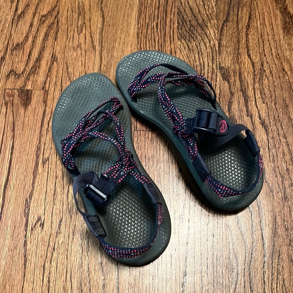 Chacos double strap toe strap women’s size 6